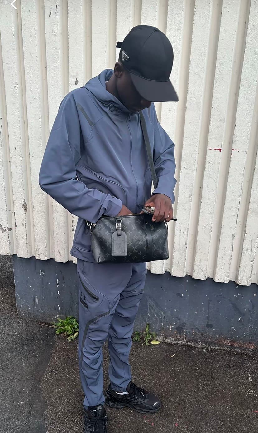 Tahys - Rencontre BDSM à Cartigny Profil de Tahys, 30 ans, Rencontre BDSM à Cartigny (Genève)