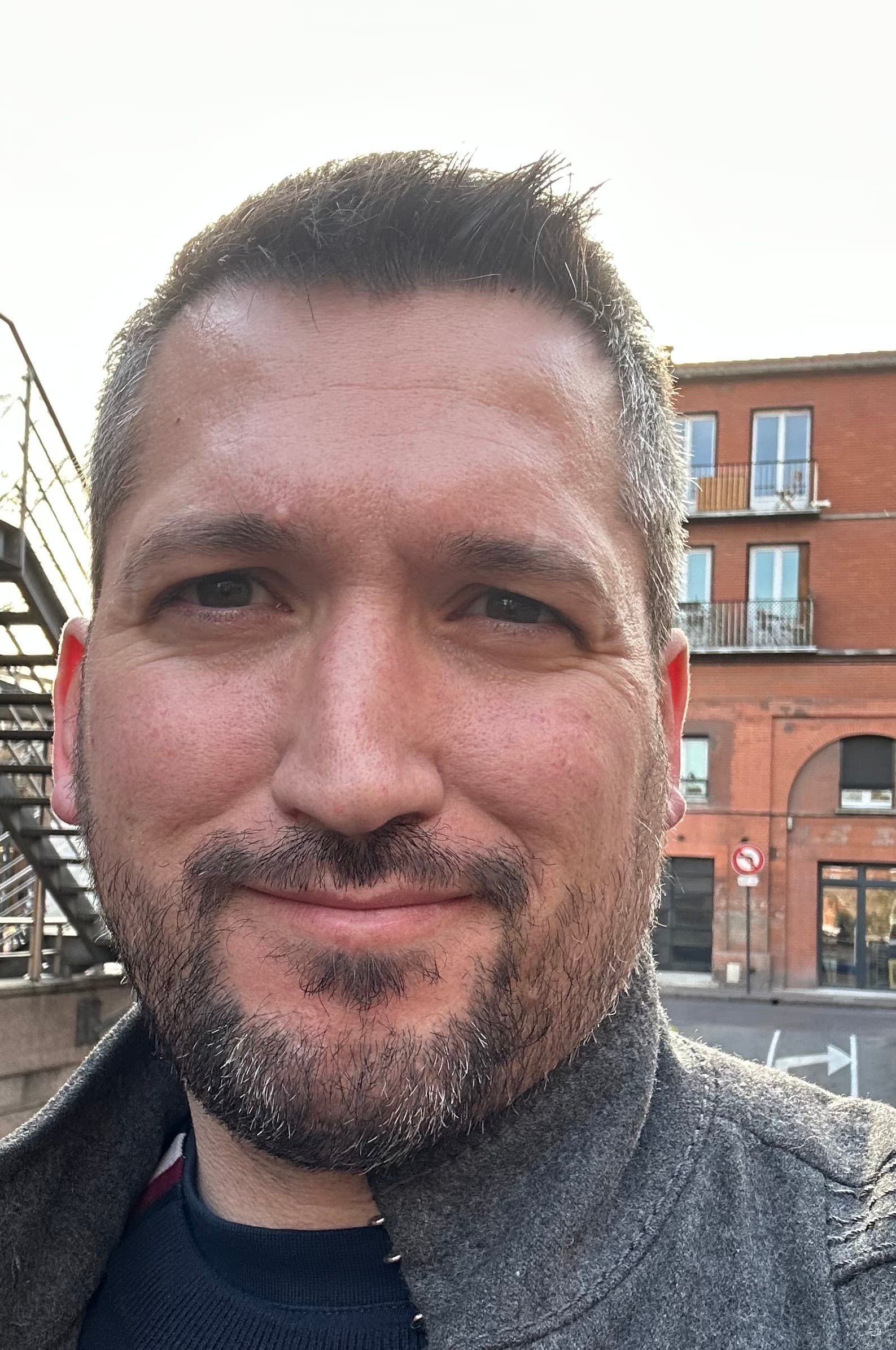 Emir - Rencontre BDSM à Hauteville Profil de Emir, 42 ans, Rencontre BDSM à Hauteville (Fribourg)