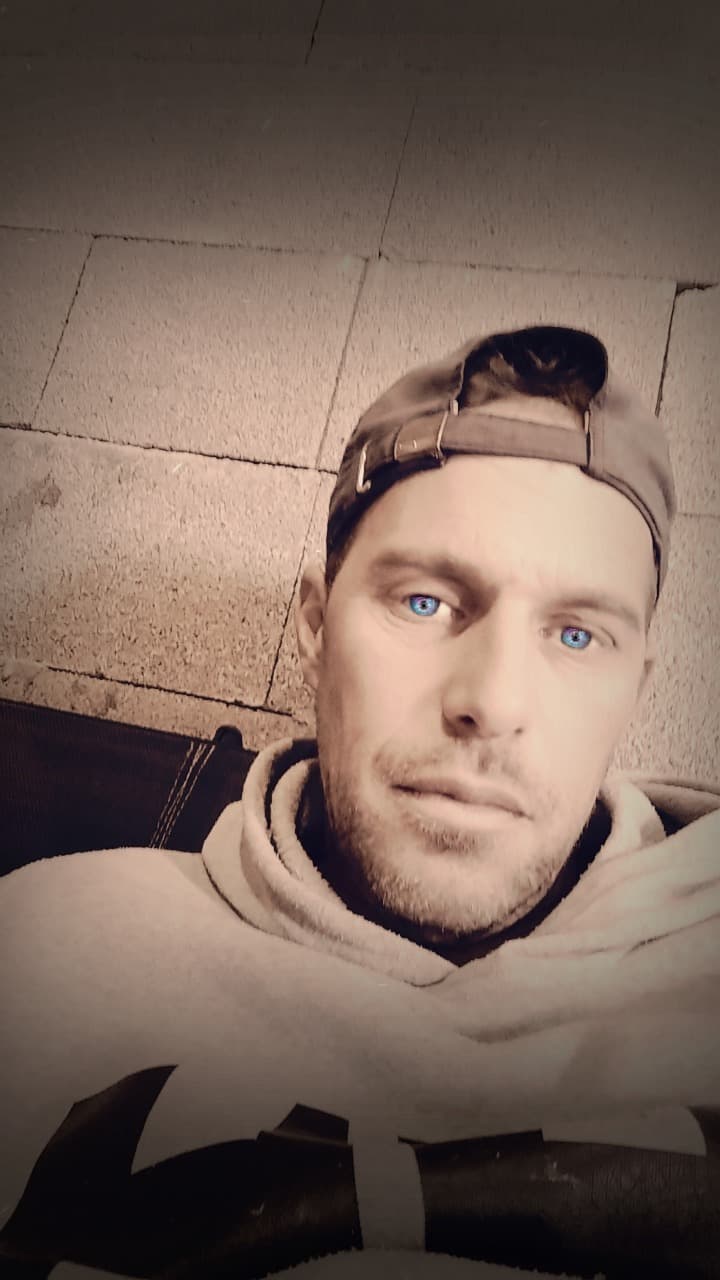 Badr - Rencontre BDSM à Lostallo Profil de Badr, 38 ans, Rencontre BDSM à Lostallo (Grisons)