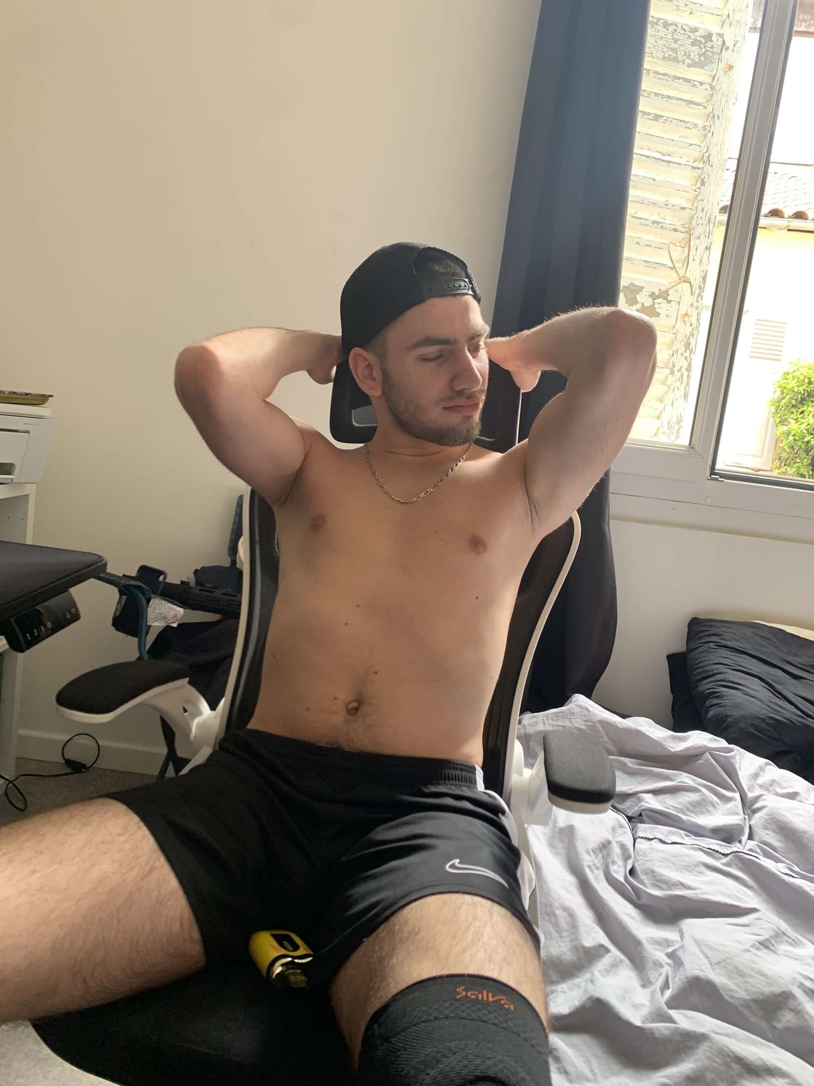 Farell - Rencontre BDSM à Binn Profil de Farell, 37 ans, Rencontre BDSM à Binn (Valais)