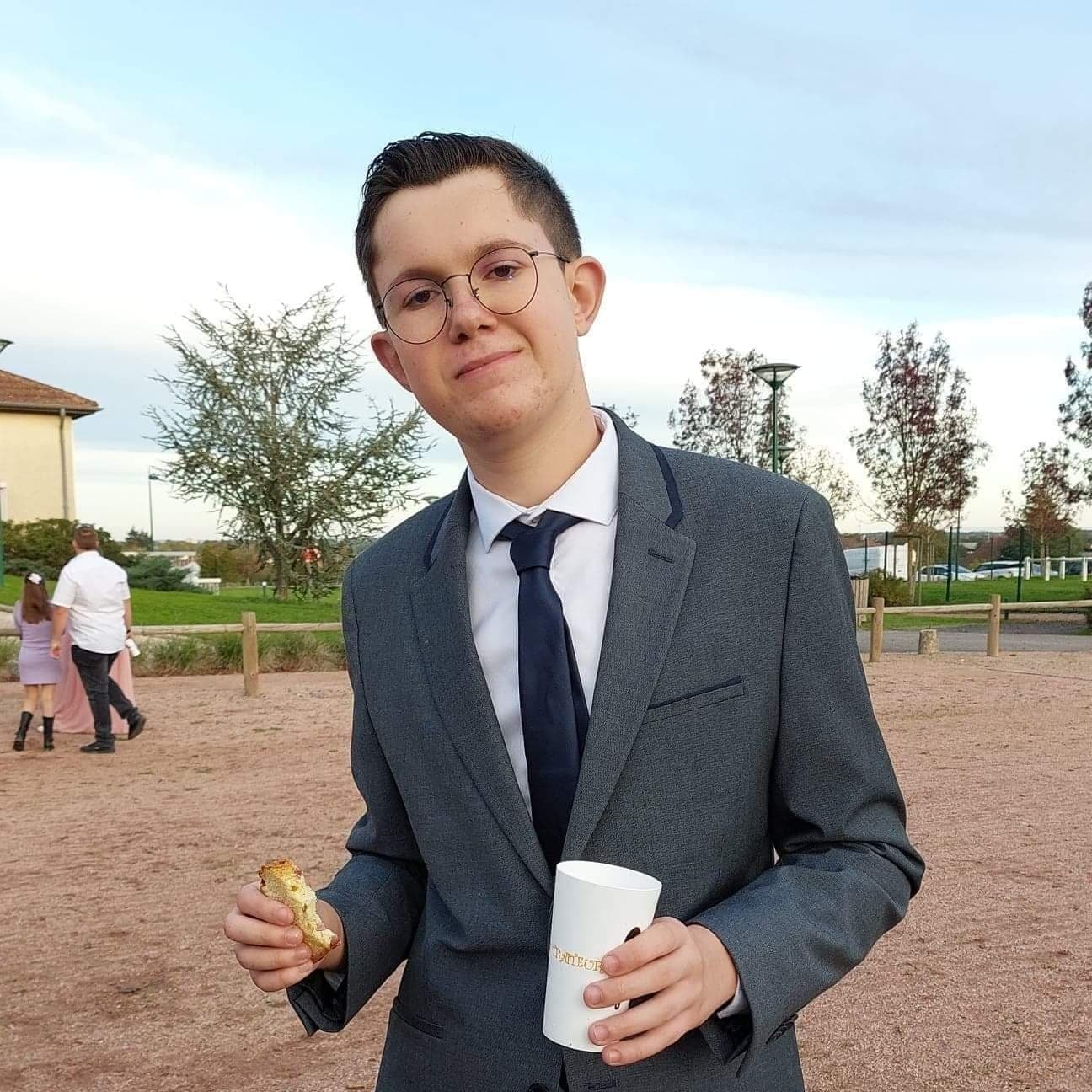 Alhassane - Rencontre BDSM à Lohn GR Profil de Alhassane, 41 ans, Rencontre BDSM à Lohn GR (Grisons)